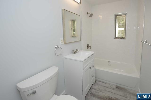 38-49 Vanore Drive Fair Lawn, NJ 07410 - Photo 4 of 22