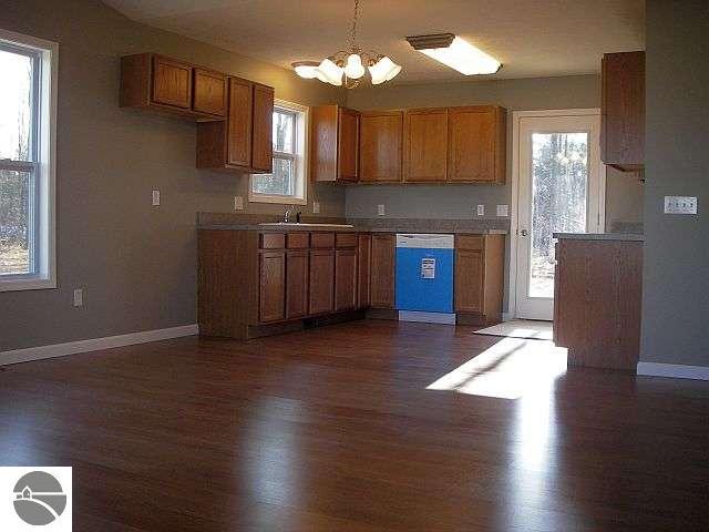 5114 Palmer Place Traverse City, MI 49685 - Photo 8 of 17 1745979-7.JPG