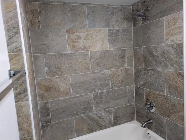 $1,275 | 205 North Wood Street, Cleburne, TX 76033