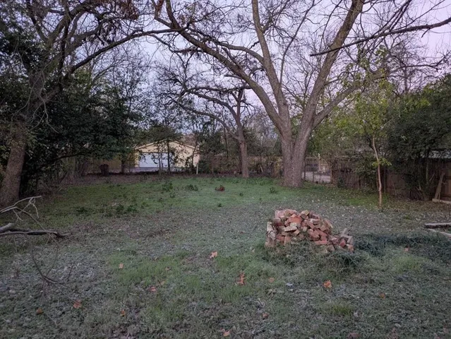 $1,275 | 205 North Wood Street, Cleburne, TX 76033