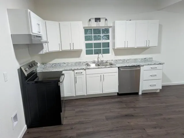 $1,275 | 205 North Wood Street, Cleburne, TX 76033