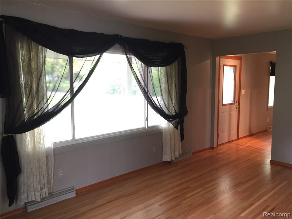 4224 Edmore Road Waterford, MI 48329 - Photo 13 of 25 18717E8C-1D9A-451C-99D0-FB12260C03BA.jpeg
