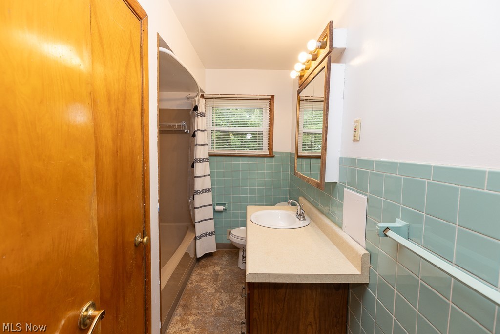 9326 Ackley Road Parma Heights, OH 44130 - Photo 13 of 42