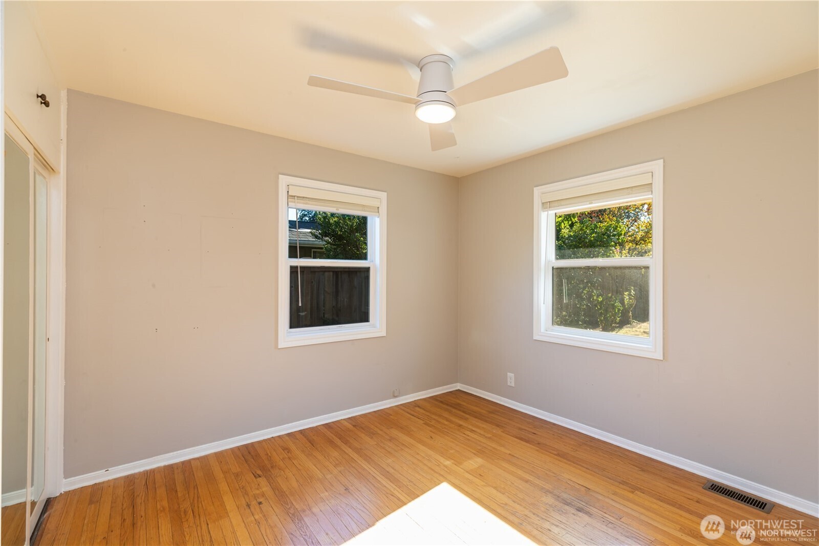 8601 36th Avenue Southwest Seattle, WA 98126 - Photo 19 of 28 an empty room with a window
