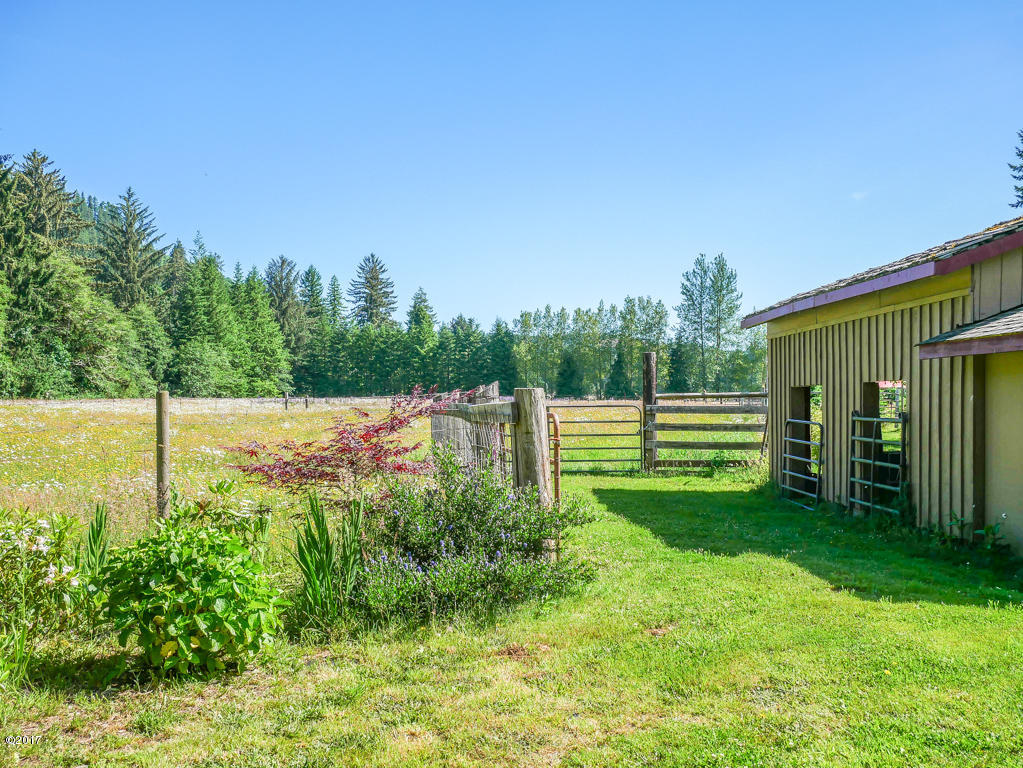 847 Hamer Road Siletz, OR 97380 - Photo 42 of 79 Shed