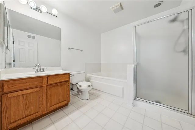 $329,900 | 973 Park Hill Circle, Unit 973, Aurora, IL 60502