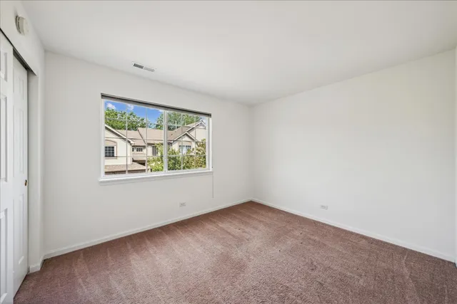 $329,900 | 973 Park Hill Circle, Unit 973, Aurora, IL 60502