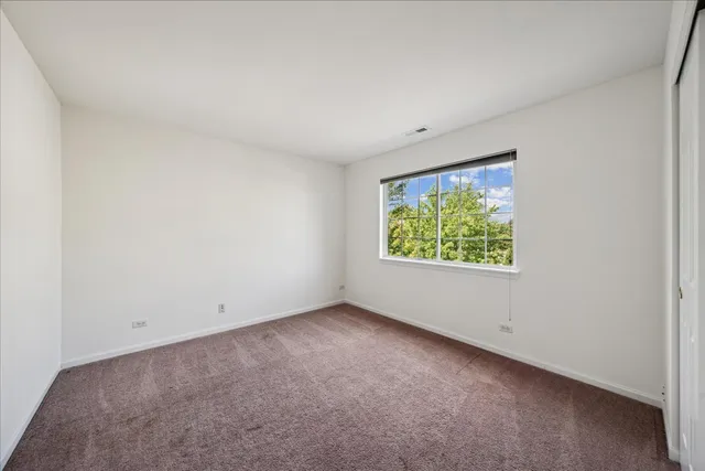 $329,900 | 973 Park Hill Circle, Unit 973, Aurora, IL 60502