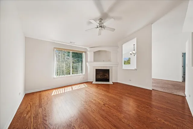 $329,900 | 973 Park Hill Circle, Unit 973, Aurora, IL 60502