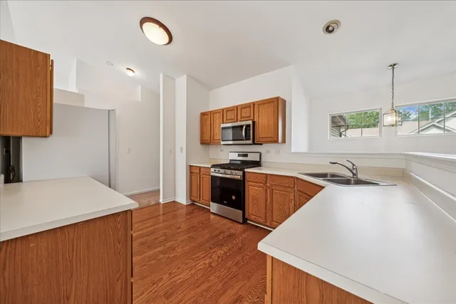 $329,900 | 973 Park Hill Circle, Unit 973, Aurora, IL 60502