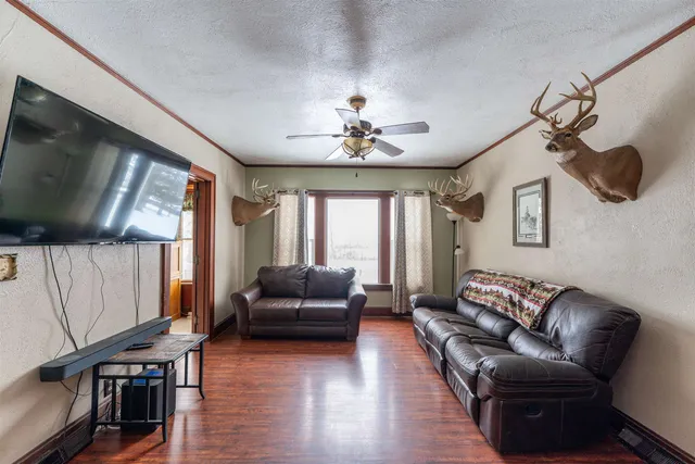 a view of an entryway with a workspace