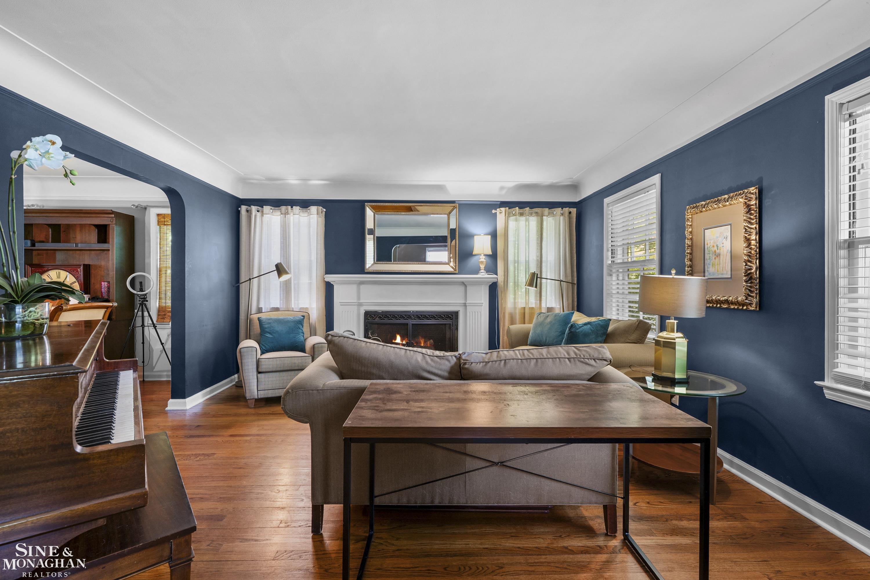 433 Maison Road Grosse Pointe, MI 48236 - Photo 4 of 38 50213206-bfa3c11e-8c51-48b5-80e1-9ef4f136d395.JPG