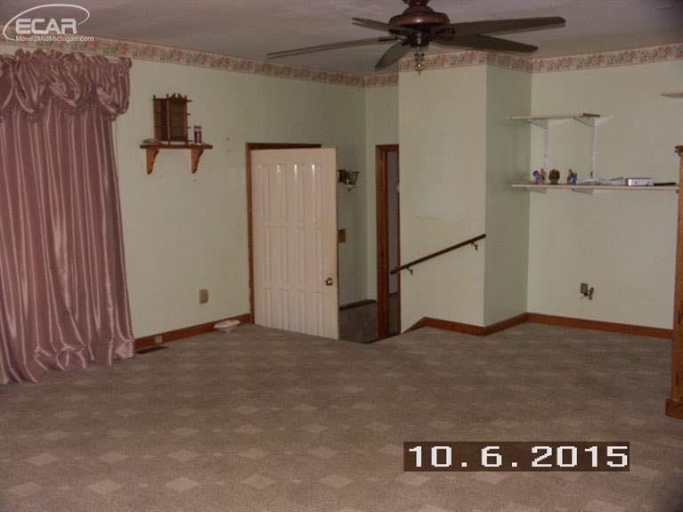 5521 Hollenbeck Road Columbiaville, MI 48421 - Photo 3 of 22 20436976-2.JPG