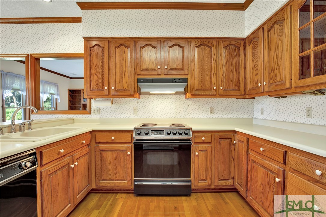 119 Riverview Road Savannah, GA 31410 - Photo 16 of 43 Kitchen
