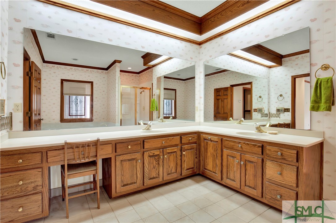 119 Riverview Road Savannah, GA 31410 - Photo 22 of 43 Master bath