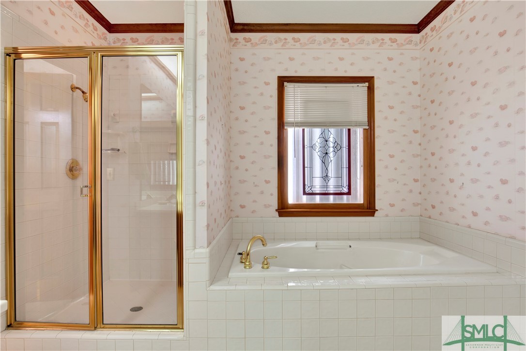 119 Riverview Road Savannah, GA 31410 - Photo 24 of 43 Shower and Tub