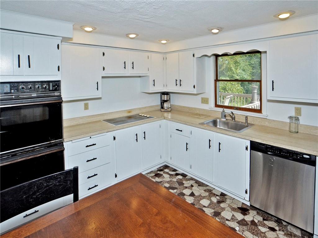 125 Leslie Road Monroeville, PA 15146 - Photo 3 of 25 Gallery Image 3