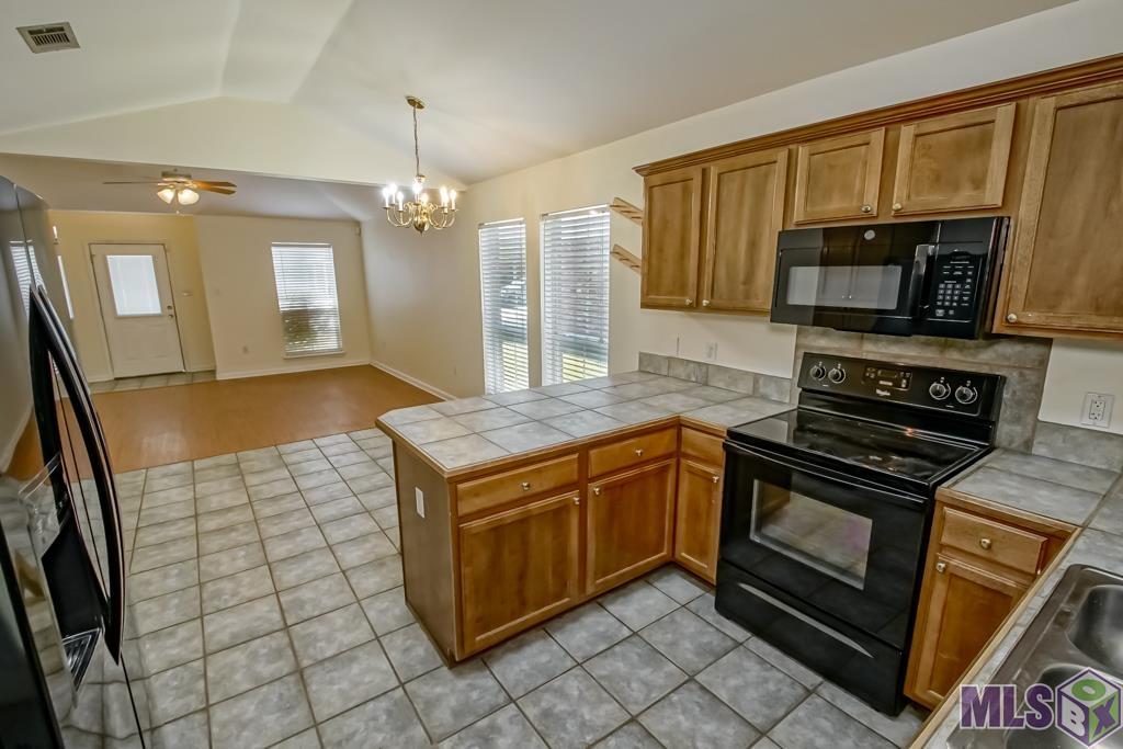 1352 Harwich Drive Baton Rouge, LA 70820 - Photo 3 of 34