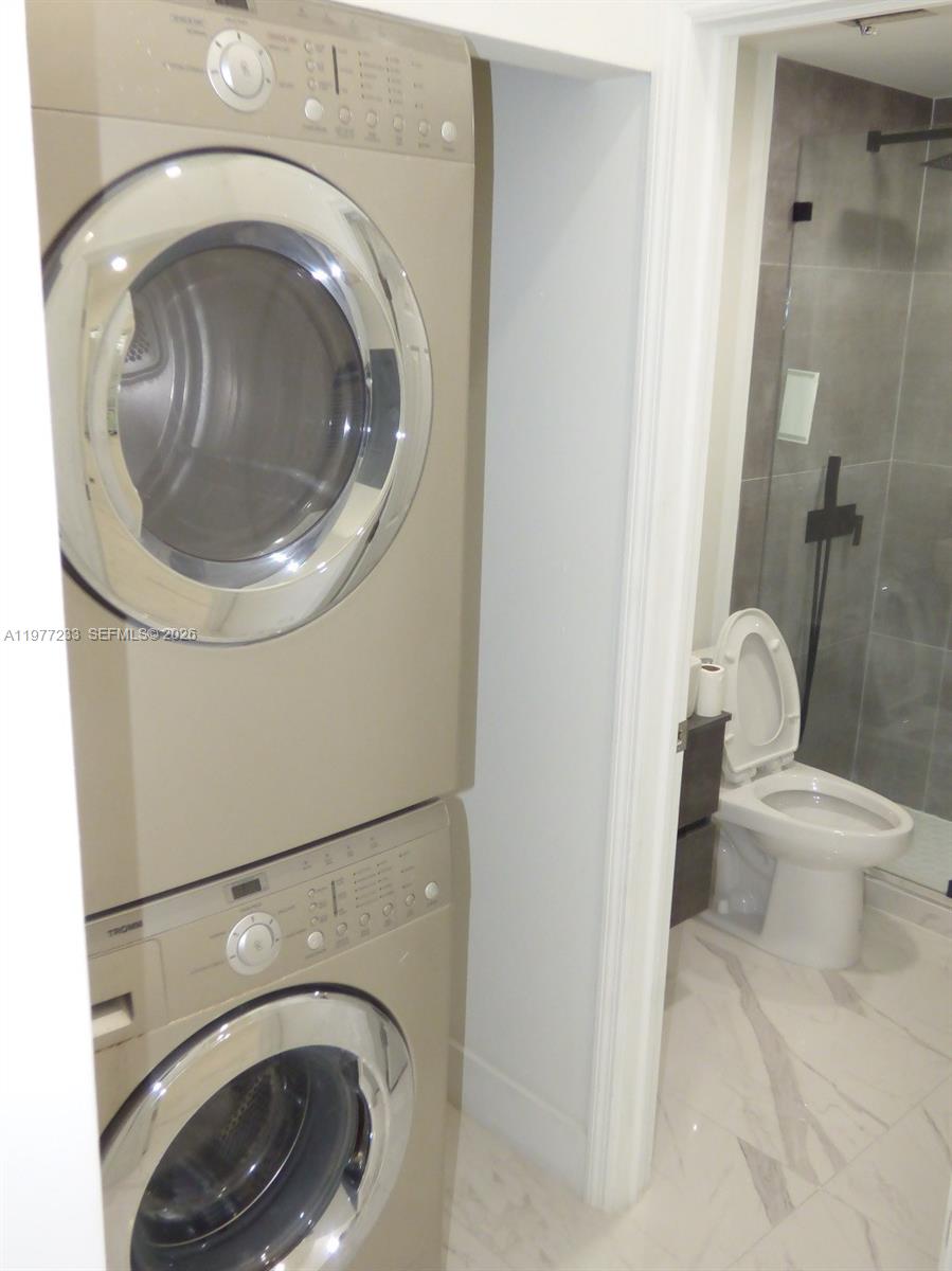 5643 North Park Road Dania Beach, FL 33312 - Photo 5 of 9 a utility room with dryer and washer