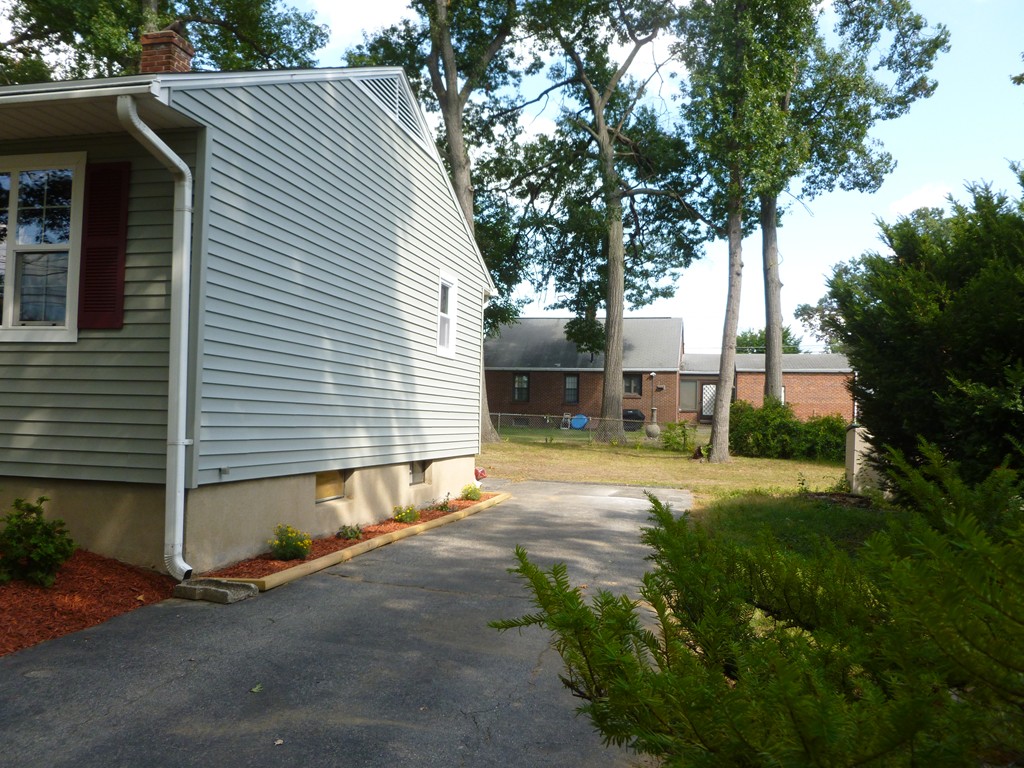 229 El Paso Street Springfield, MA 01104 - Photo 3 of 16 Gallery Image 3