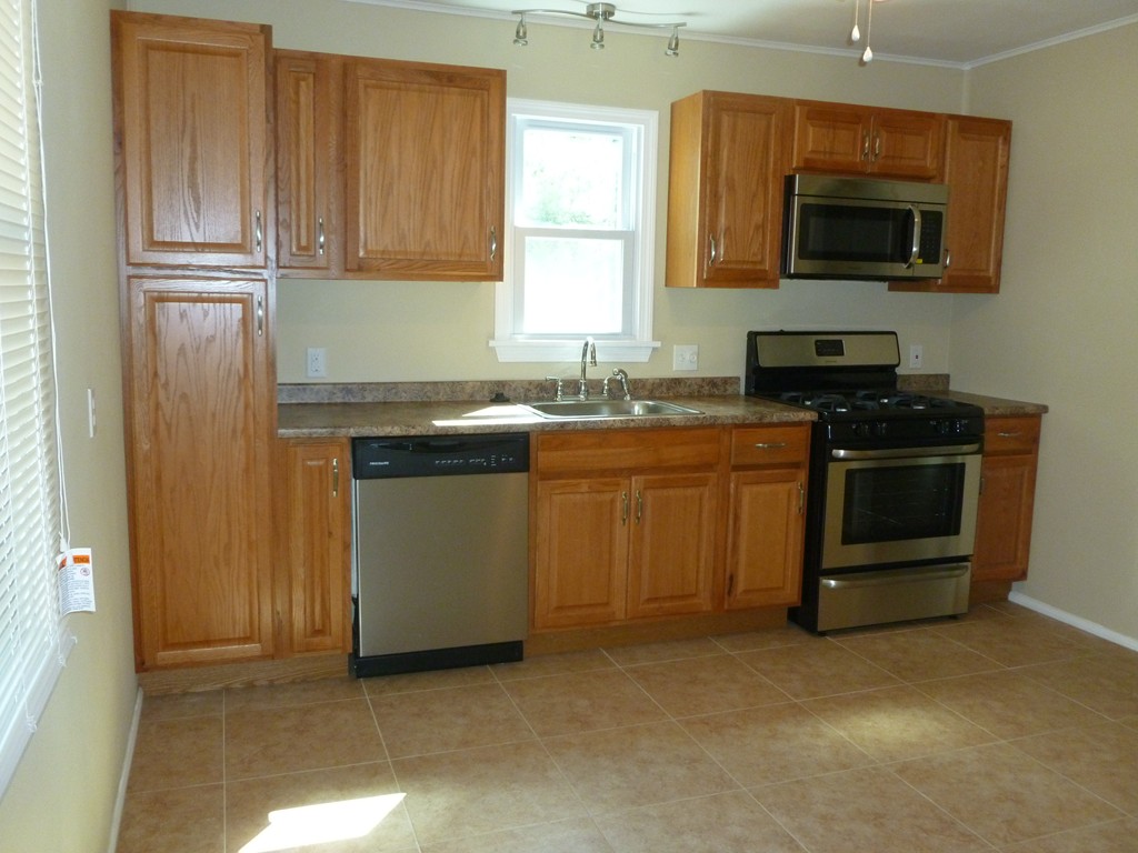 229 El Paso Street Springfield, MA 01104 - Photo 5 of 16 Gallery Image 5