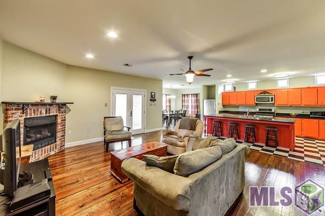 754 Choctaw Road Thibodaux, LA 70301 - Photo 8 of 26 Living Room & Kitchen