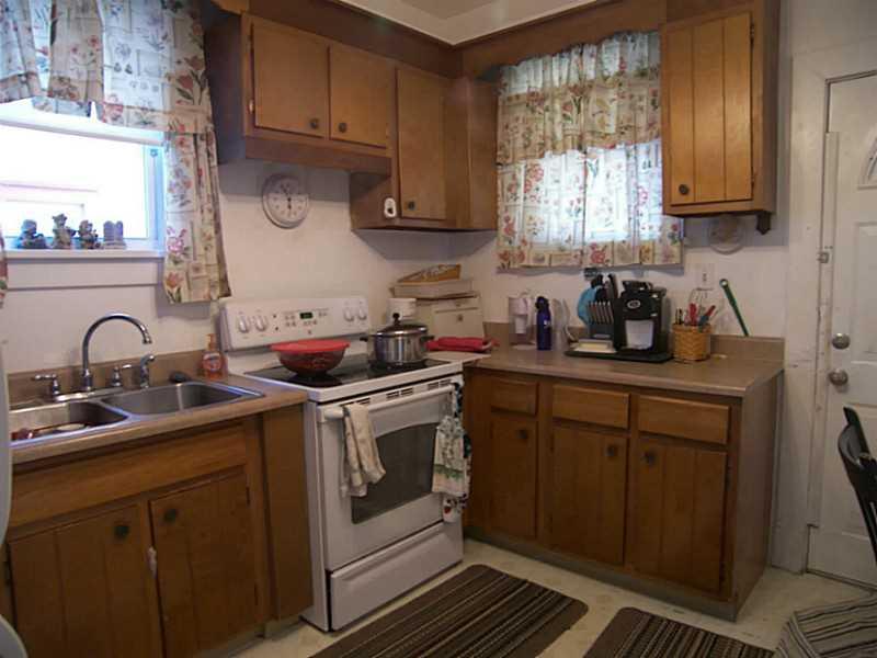 518 Spring Street Latrobe, PA 15650 - Photo 5 of 10 Kitchen.