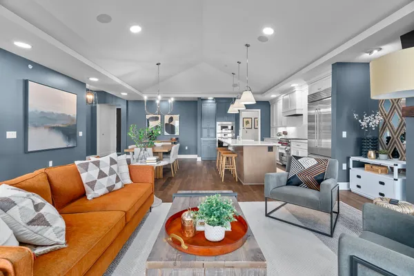 $1,299,000 | 1 Hill Farm Court, Unit 302, North Oaks, MN 55127