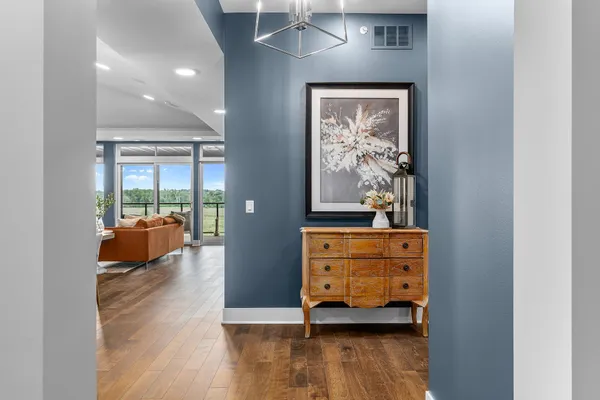 $1,299,000 | 1 Hill Farm Court, Unit 302, North Oaks, MN 55127