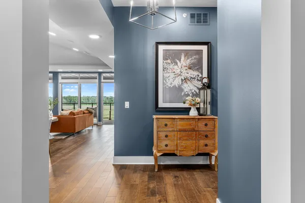 $1,299,000 | 1 Hill Farm Court, Unit 302, North Oaks, MN 55127