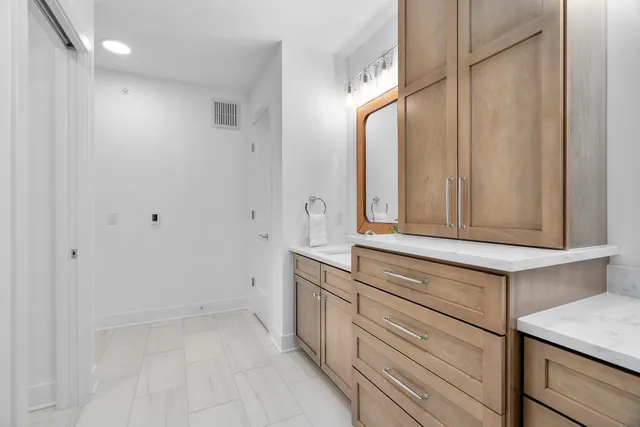 $1,299,000 | 1 Hill Farm Court, Unit 302, North Oaks, MN 55127