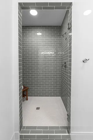 $1,299,000 | 1 Hill Farm Court, Unit 302, North Oaks, MN 55127