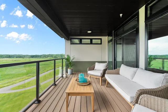 $1,299,000 | 1 Hill Farm Court, Unit 302, North Oaks, MN 55127