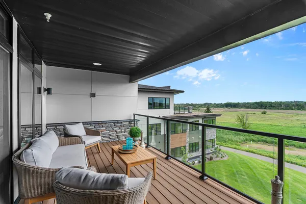 $1,299,000 | 1 Hill Farm Court, Unit 302, North Oaks, MN 55127