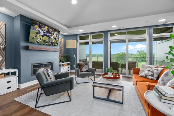 $1,299,000 | 1 Hill Farm Court, Unit 302, North Oaks, MN 55127