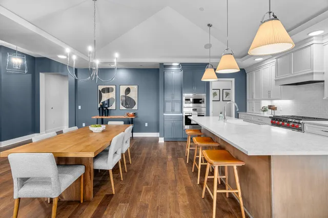 $1,299,000 | 1 Hill Farm Court, Unit 302, North Oaks, MN 55127