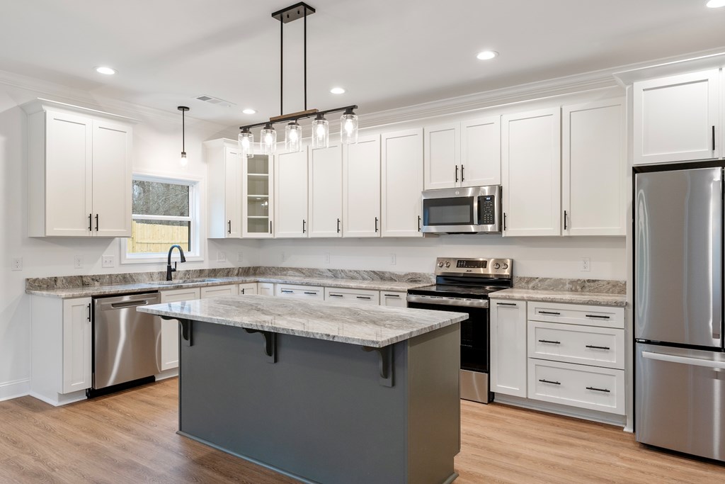 704 Sherwood Avenue Honea Path, SC 29654 - Photo 12 of 39 KITCHEN
