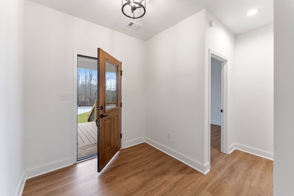 704 Sherwood Avenue Honea Path, SC 29654 - Photo 3 of 39 FOYER