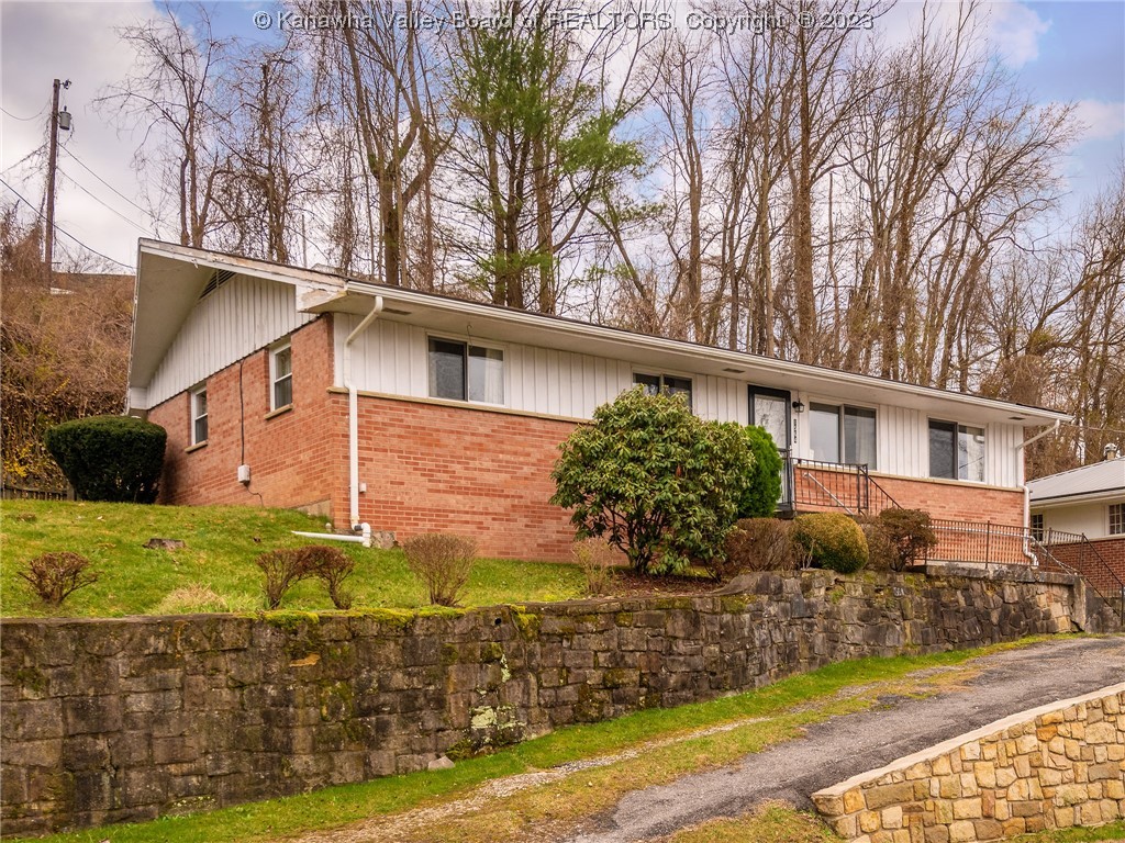 1564 Smith Road Charleston, WV 25314 - Photo 2 of 18 Gallery Image 2