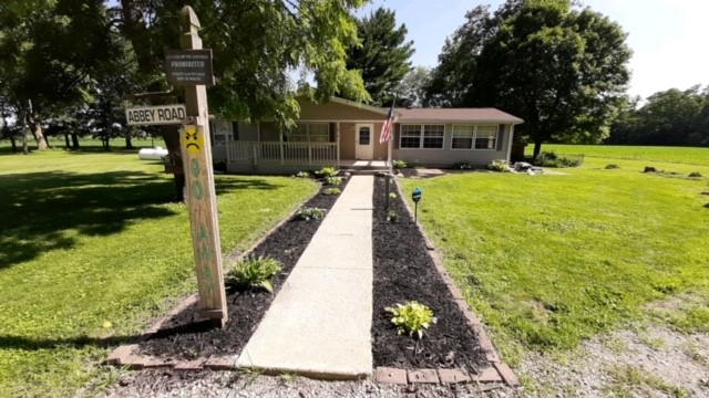 17310 East 670 N Road Georgetown, IL 61846 - Photo 2 of 23 a front view of a house with a yard