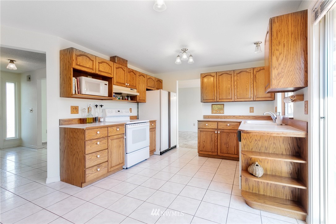 19808 144th Place Southeast Renton, WA 98058 - Photo 6 of 25 Gallery Image 6