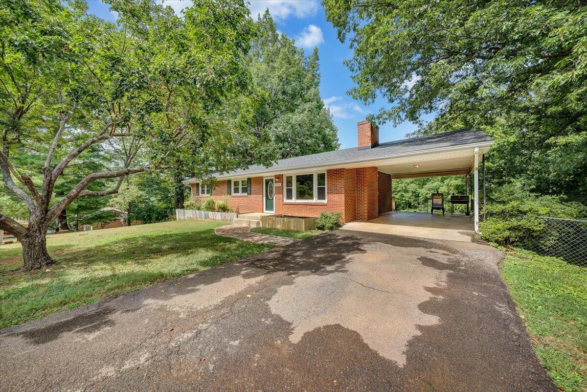 304 Sky View Road Goodview, VA 24095 - Photo 2 of 26 304 Sky View