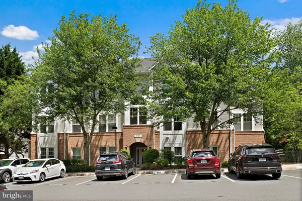 $520,000 | 1519 North Point Drive, Unit 202, Reston, VA 20194