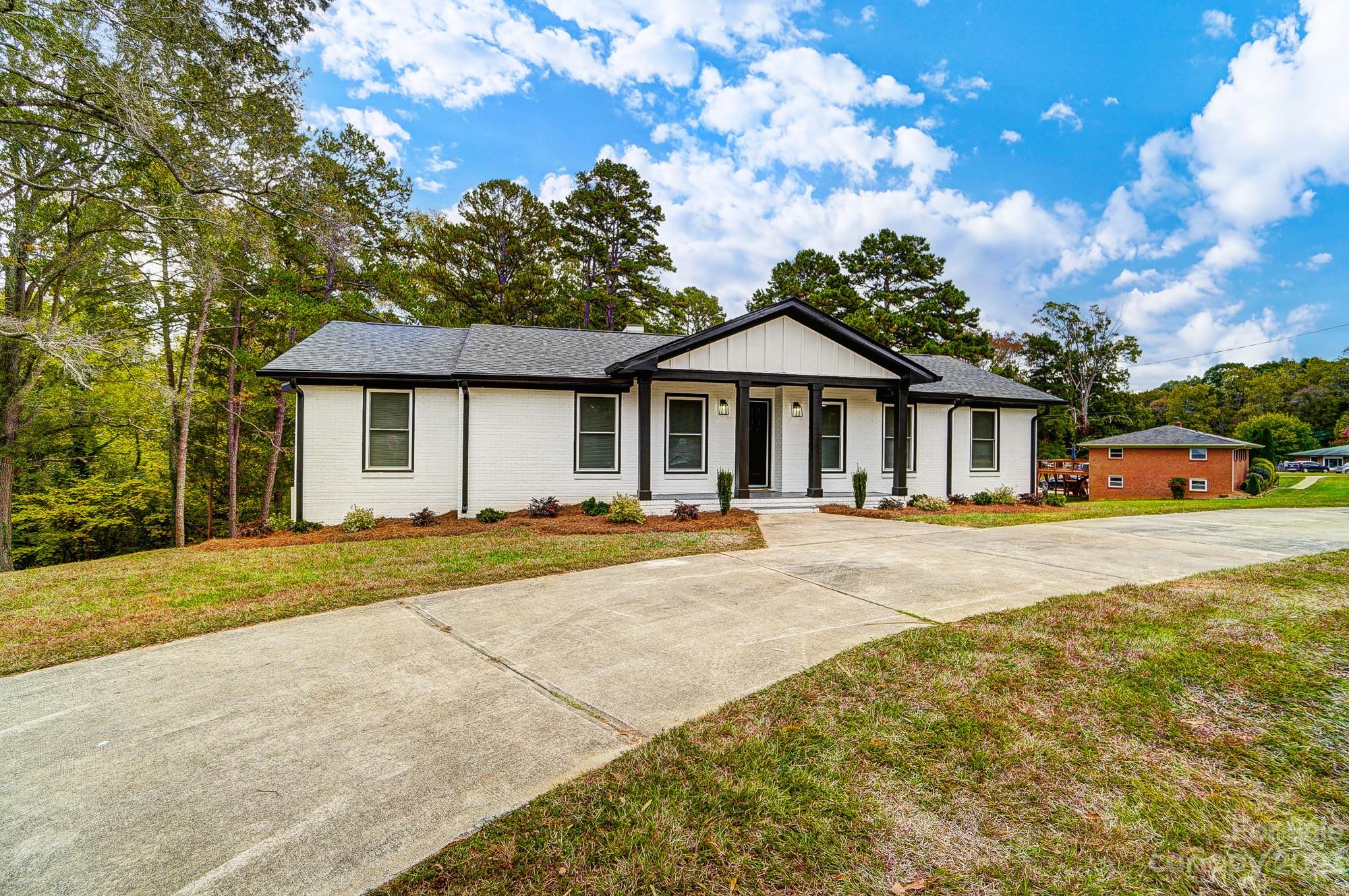 405 Fielding Road Charlotte, NC 28214 - Photo 1 of 47 Gallery Image 1
