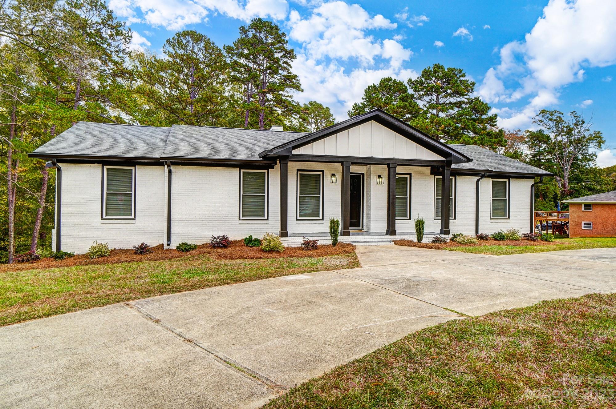 405 Fielding Road Charlotte, NC 28214 - Photo 2 of 47 Gallery Image 2