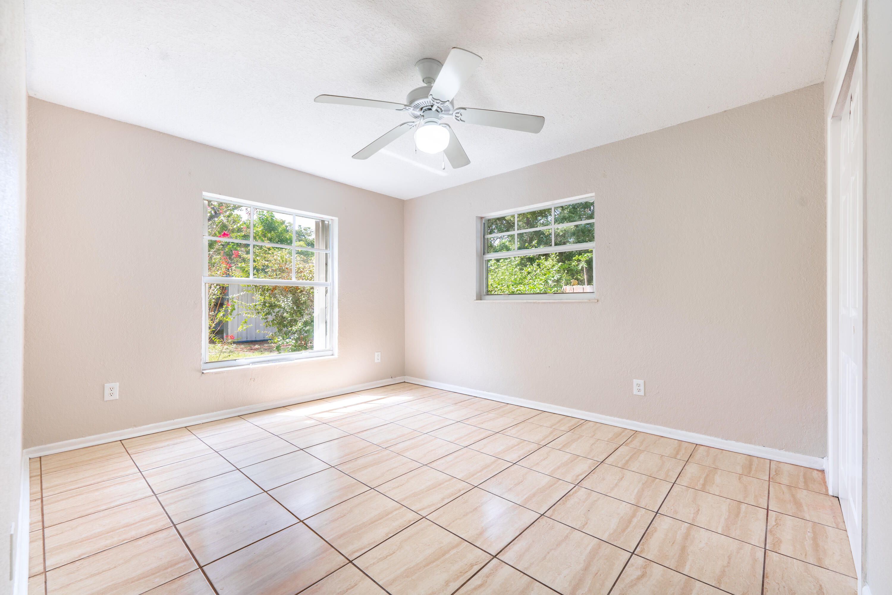 1219 South 10th Street Fort Pierce, FL 34950 - Photo 18 of 29 a view of an empty room and window