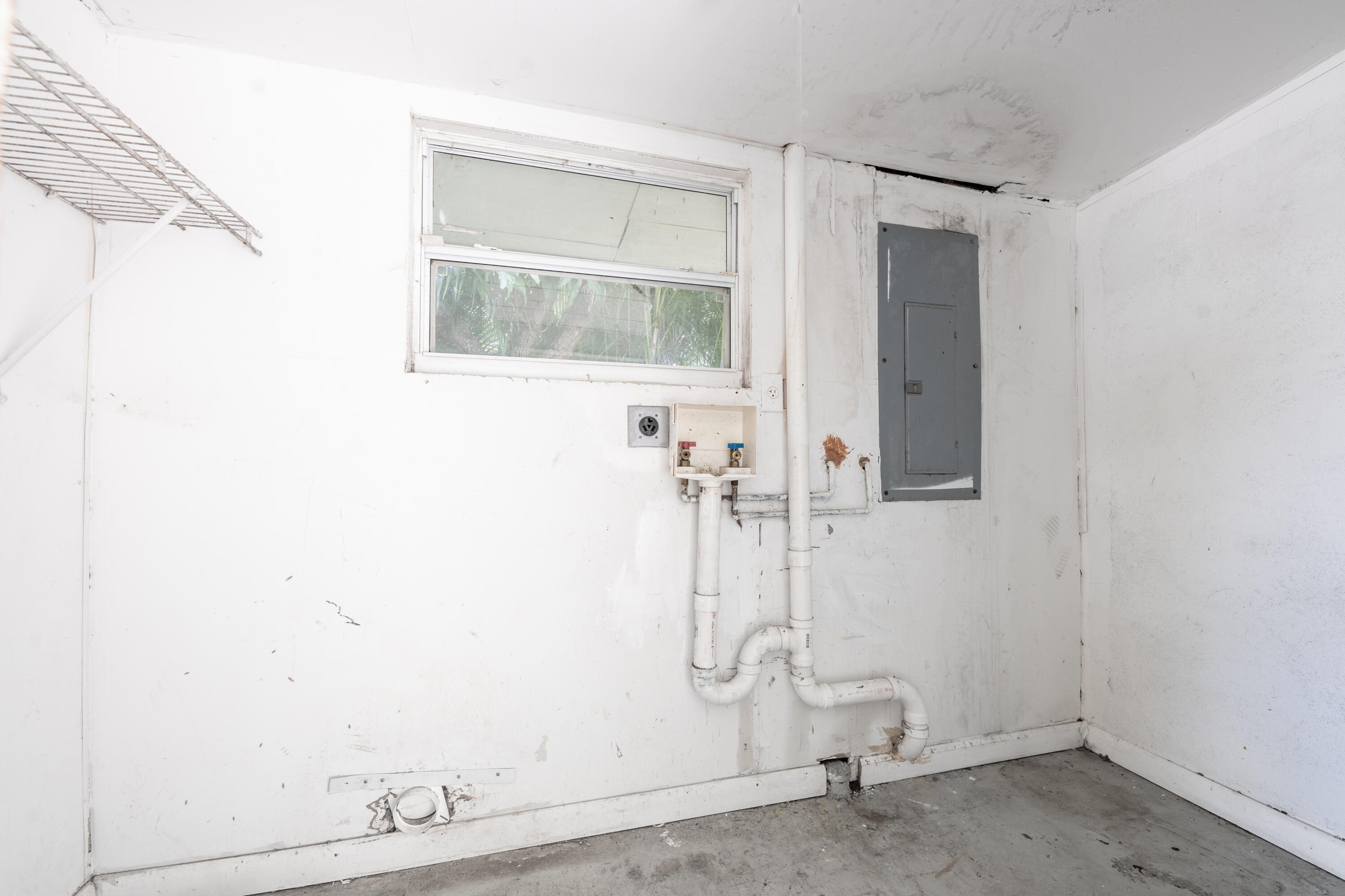 1219 South 10th Street Fort Pierce, FL 34950 - Photo 25 of 29 a bathroom with a sink and shower