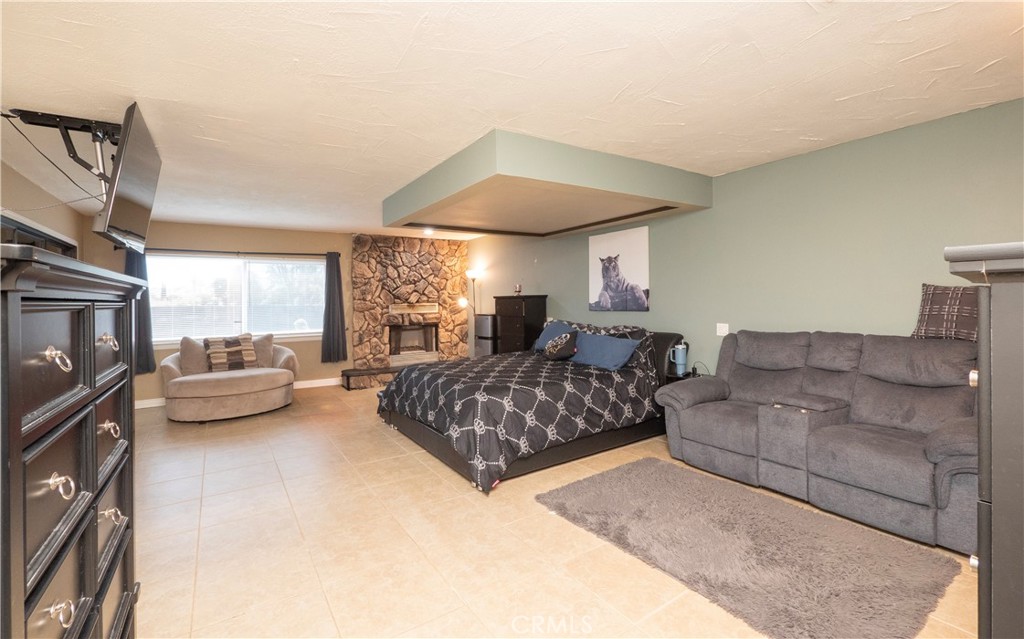 14681 Choco Road Apple Valley, CA 92307 - Photo 29 of 75 Primary bedroom