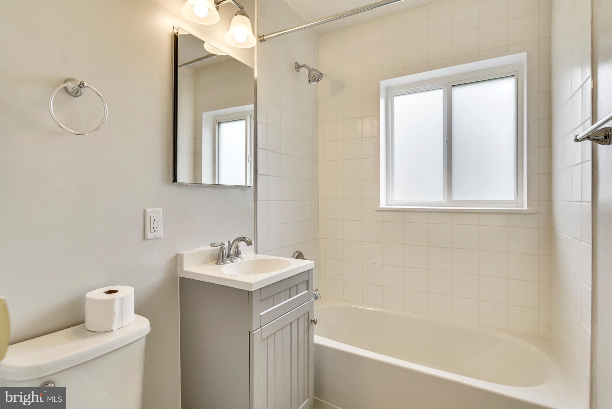 7303 Axton Street Springfield, VA 22151 - Photo 9 of 30 Upper level bath