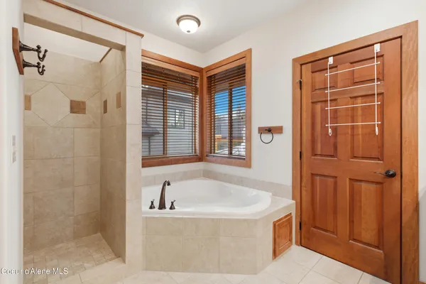 $775,000 | 418 Hanaford Road, Blanchard, ID 83804